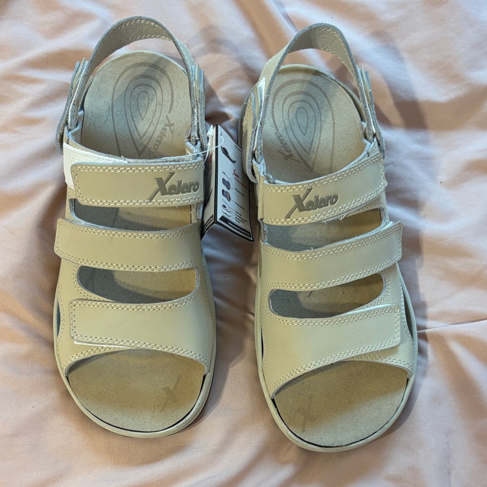 XELERO Athletic Sandals - Cream straps NWT